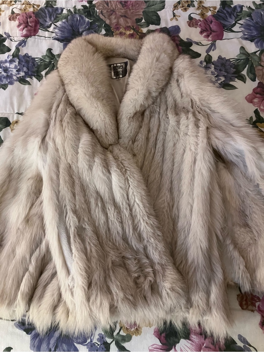Classic Women's Fur Coat in Light Beige Saga Fox